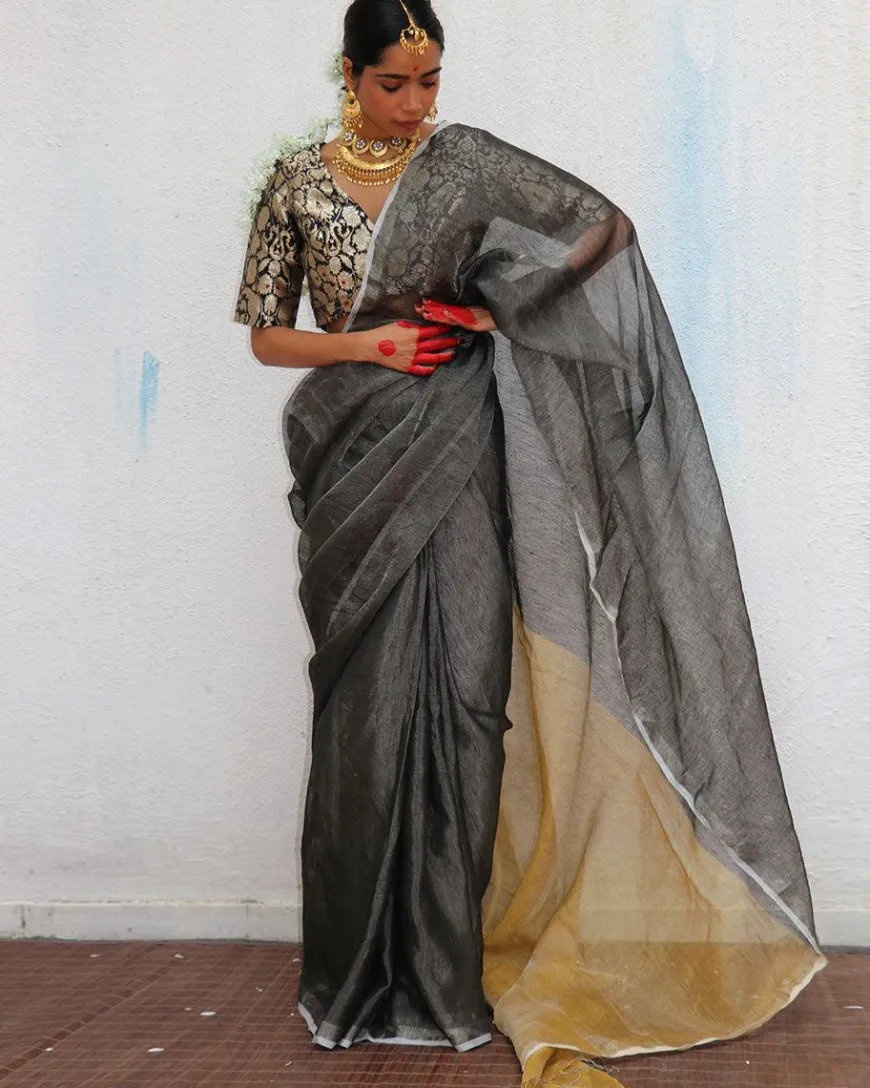 Charulata Handwoven Linen Zari Saree