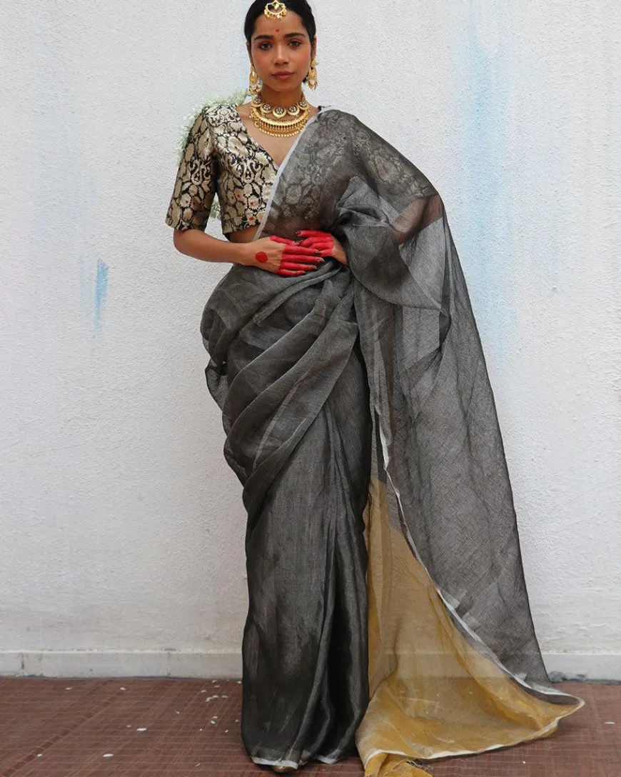 Charulata Handwoven Linen Zari Saree