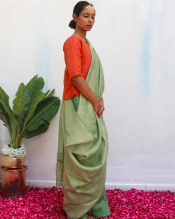 Ishya Green Handwoven Linen Zari Saree - Eknoor