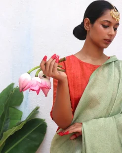 Ishya Green Handwoven Linen Zari Saree - Eknoor