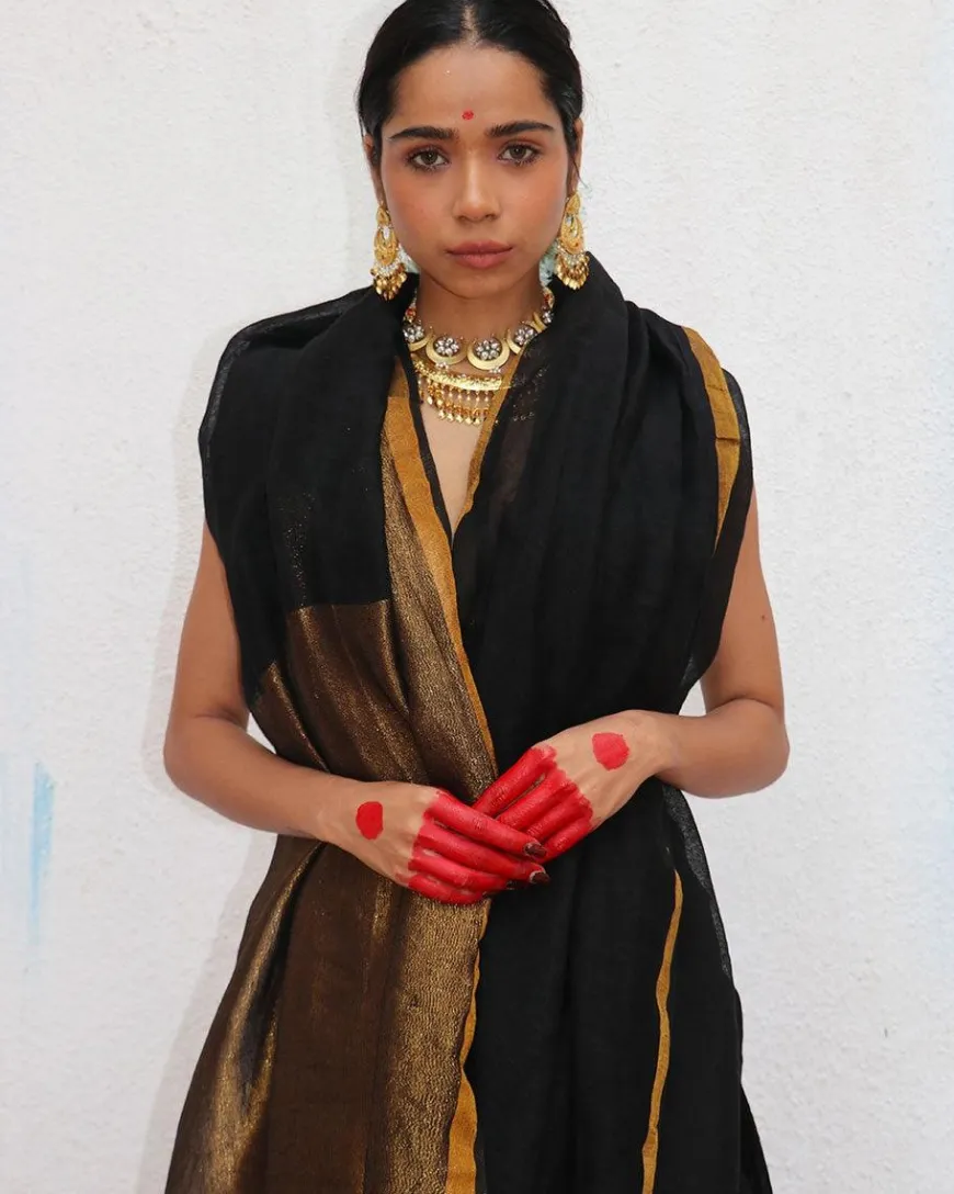 Labanya Handwoven Linen Zari Saree