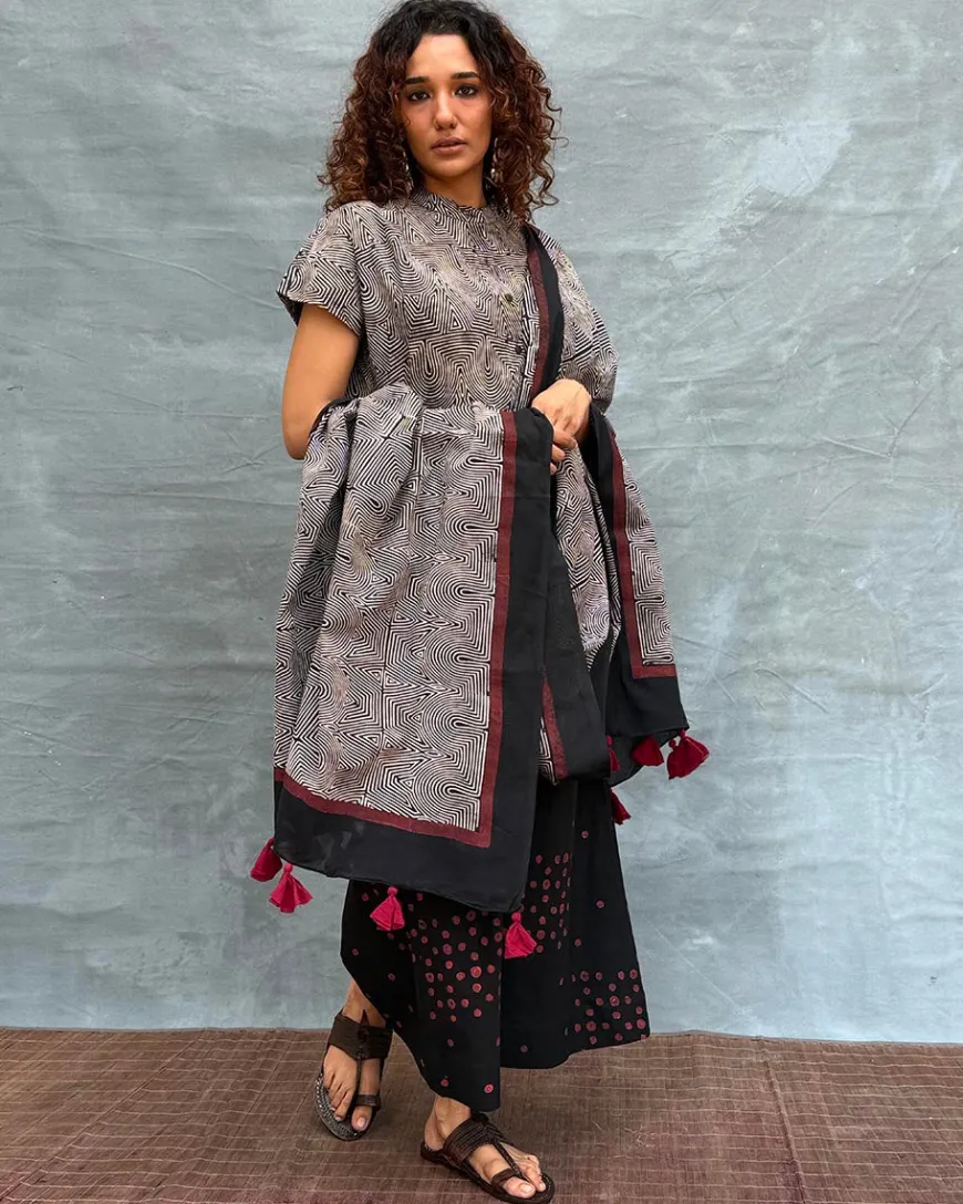 Winter’s Veil Blockprinted Cotton Dupatta