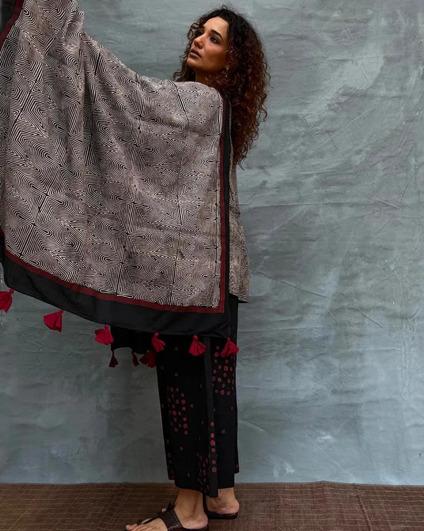 Winter’s Veil Blockprinted Cotton Dupatta